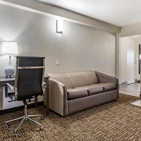 Quality Inn & Suites Spring Lake - Fayetteville Near Fort Bragg Экстерьер фото