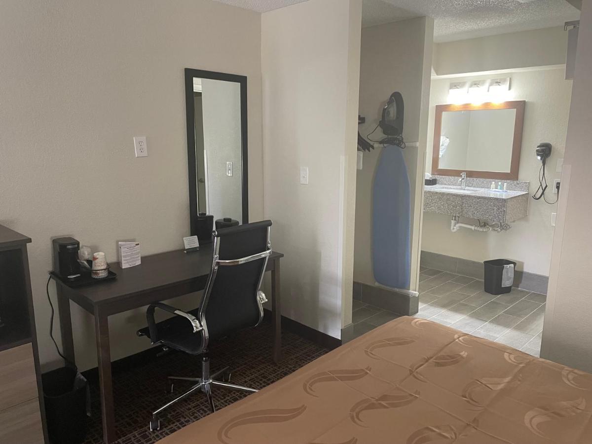 Quality Inn & Suites Spring Lake - Fayetteville Near Fort Bragg Экстерьер фото