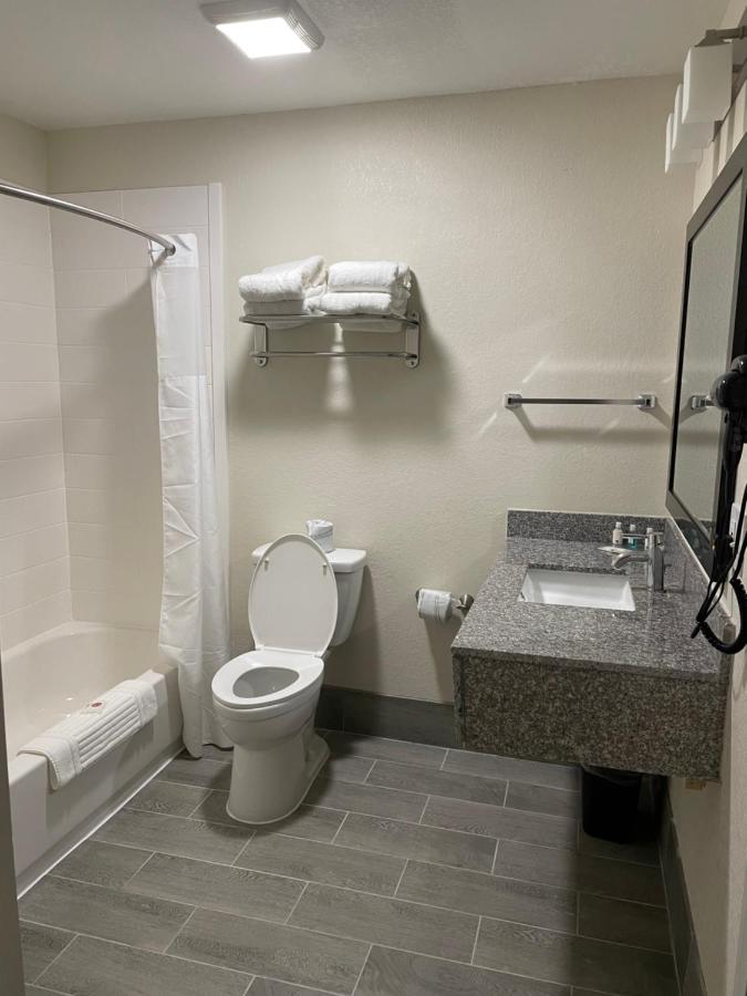 Quality Inn & Suites Spring Lake - Fayetteville Near Fort Bragg Экстерьер фото