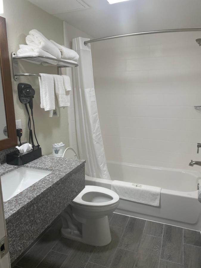 Quality Inn & Suites Spring Lake - Fayetteville Near Fort Bragg Экстерьер фото