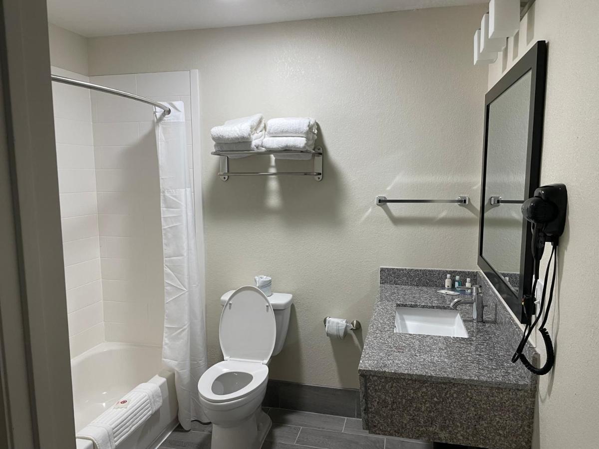 Quality Inn & Suites Spring Lake - Fayetteville Near Fort Bragg Экстерьер фото