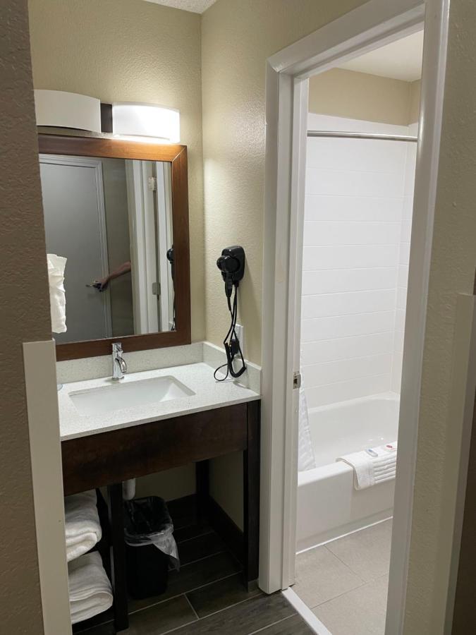 Quality Inn & Suites Spring Lake - Fayetteville Near Fort Bragg Экстерьер фото