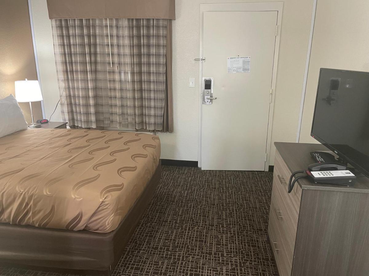 Quality Inn & Suites Spring Lake - Fayetteville Near Fort Bragg Экстерьер фото